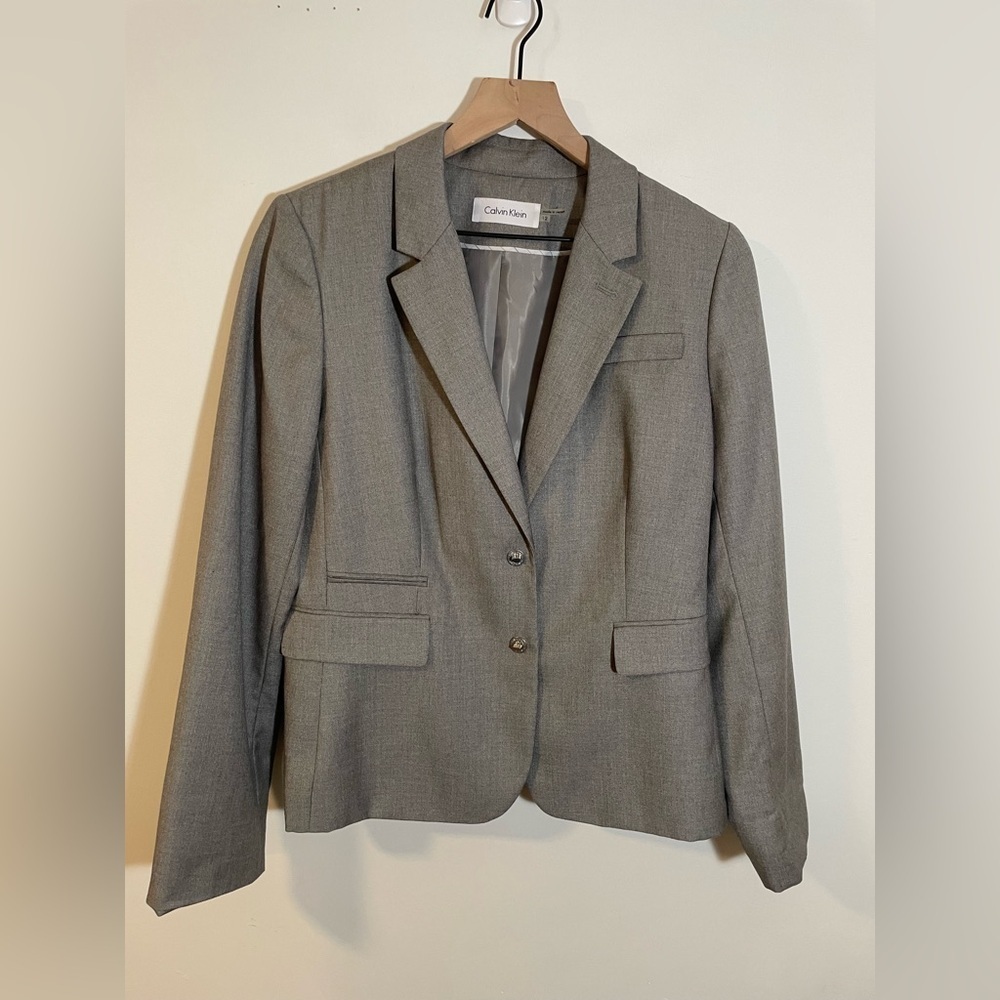 Calvin Klein Suit Blazer Jacket & Ankle Pants Gray Size 12 Turn Lock Buttons